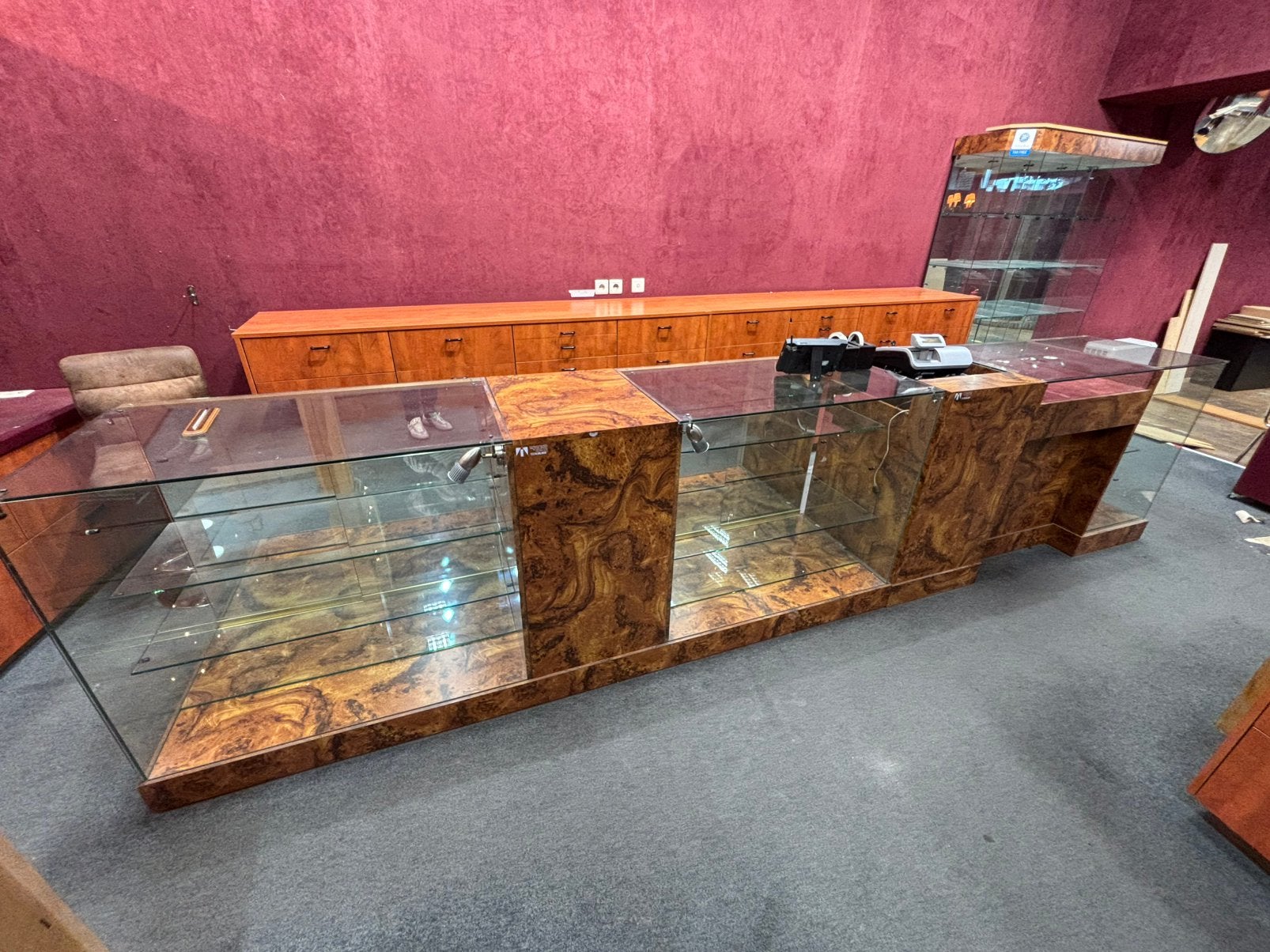 Meuble de caisse pour magasin, Enlèvement