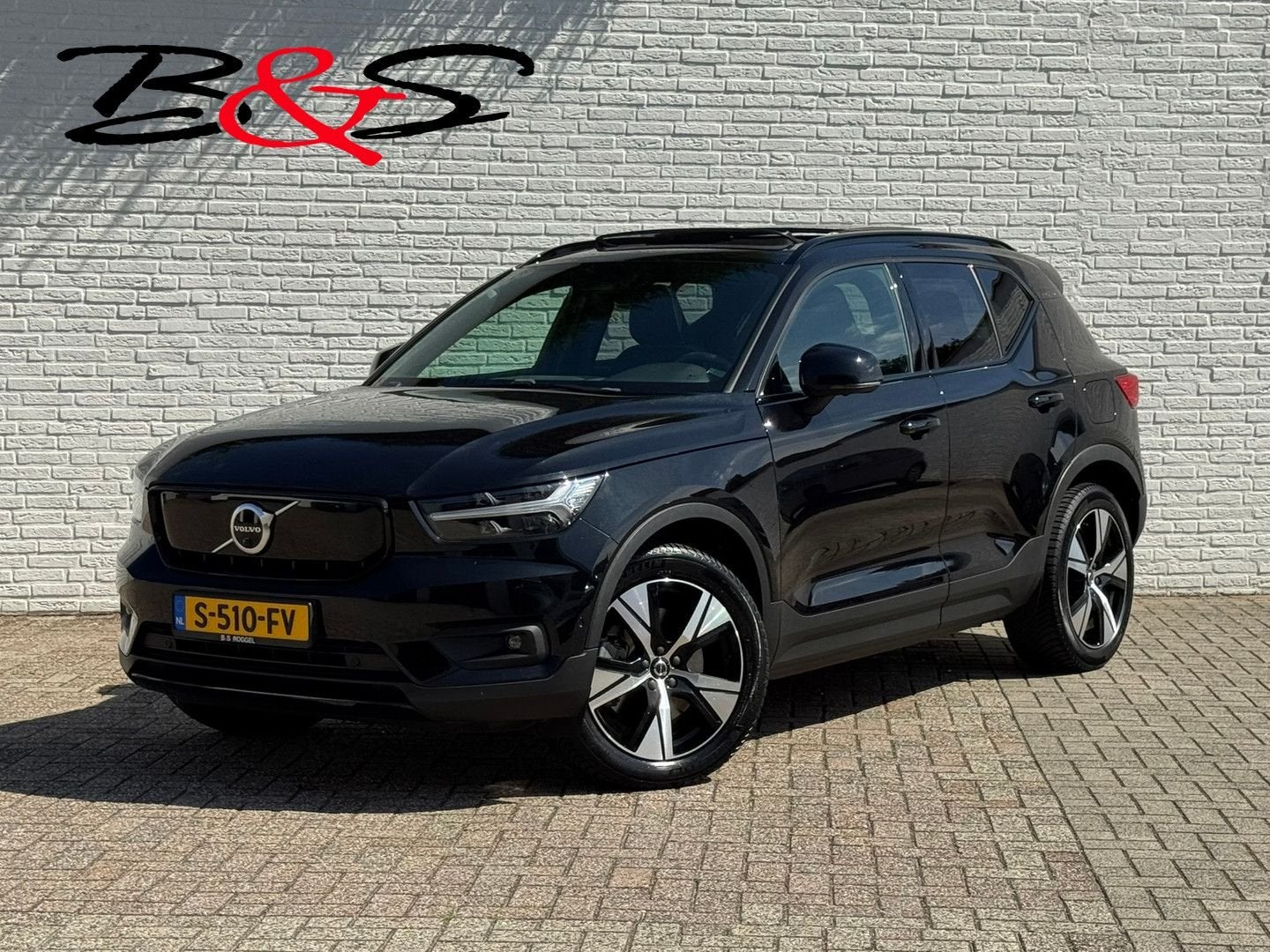 Volvo XC40 Recharge Pro SOH 97% Adaptive Cruise All-Season B, Auto's, Automaat, Zwart, 67 kWh, SUV of Terreinwagen