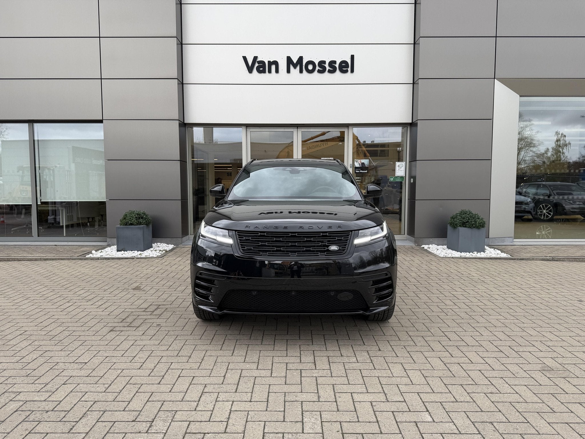 Land Rover Range Rover Velar P400e Dynamic SE AWD Auto. 26.5, Automaat, 1998 cc, 404 pk, Zwart