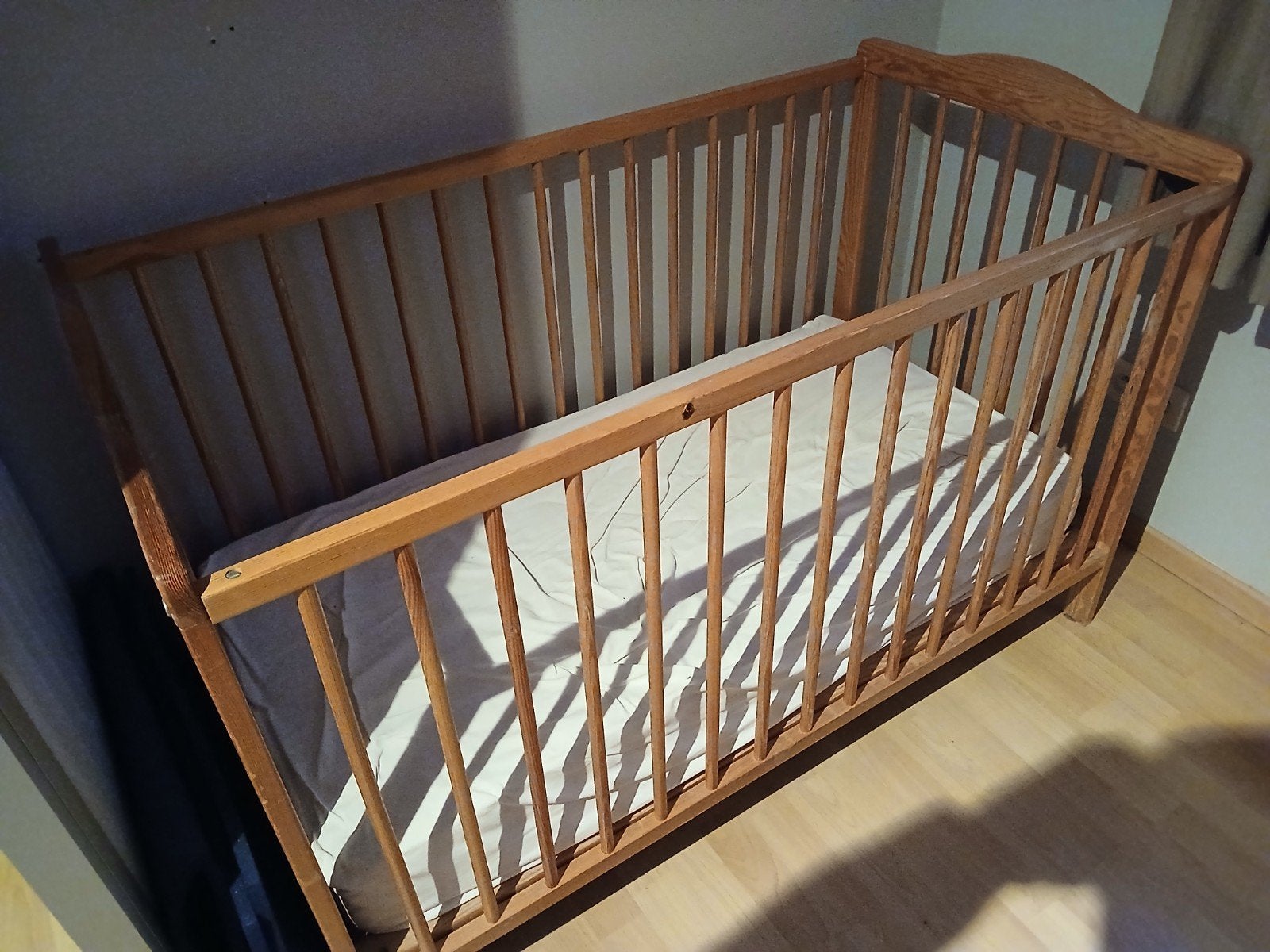 kinderbedje met bijbehorende matras, Ophalen