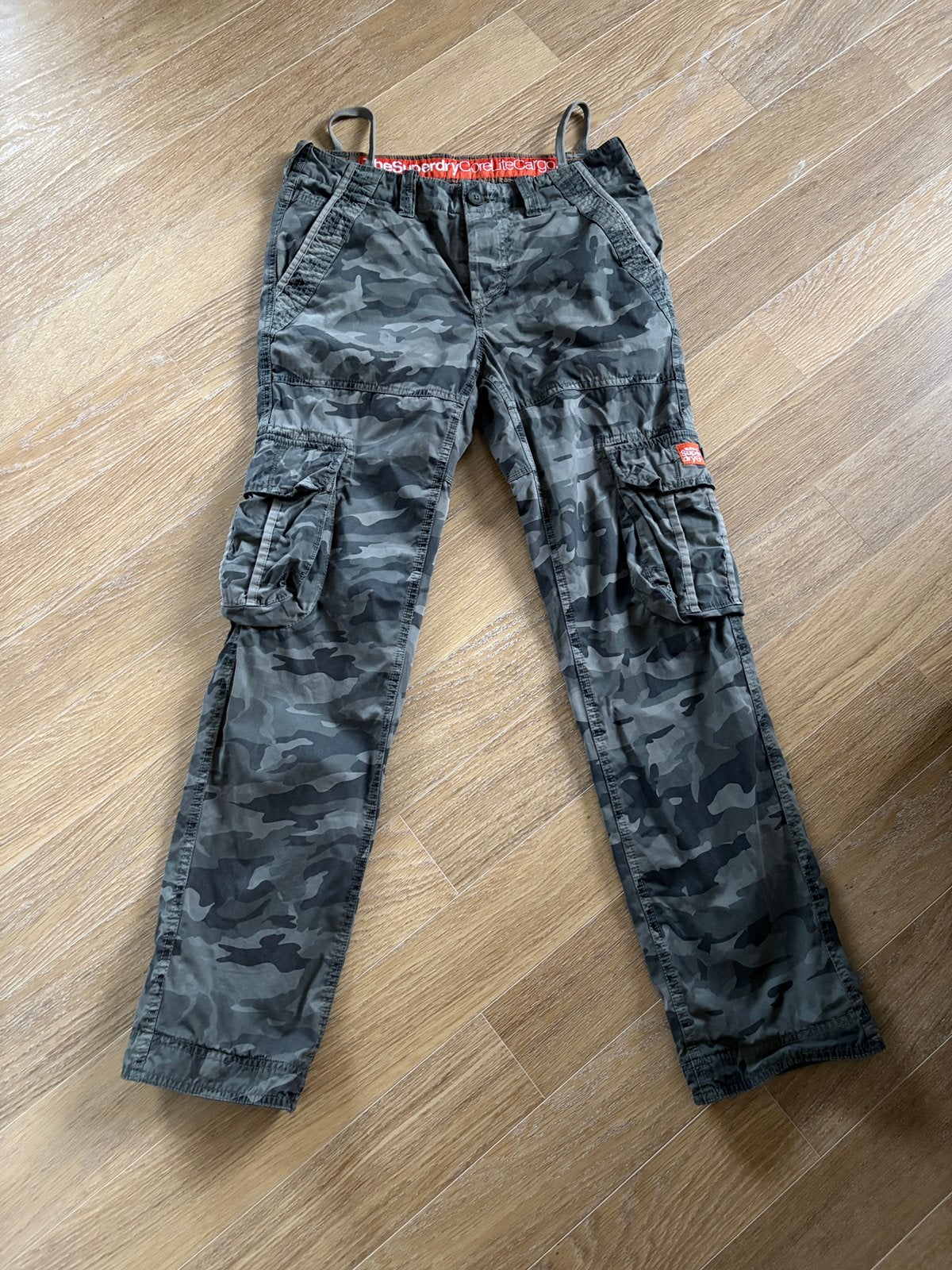 Superdry cargo camo small, Ophalen of Verzenden, Zo goed als nieuw