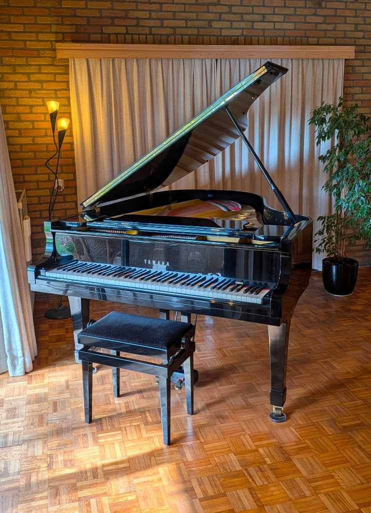Yamaha C3 Vleugelpiano met pianobank, Musique & Instruments, Brillant, Comme neuf, Enlèvement, Piano