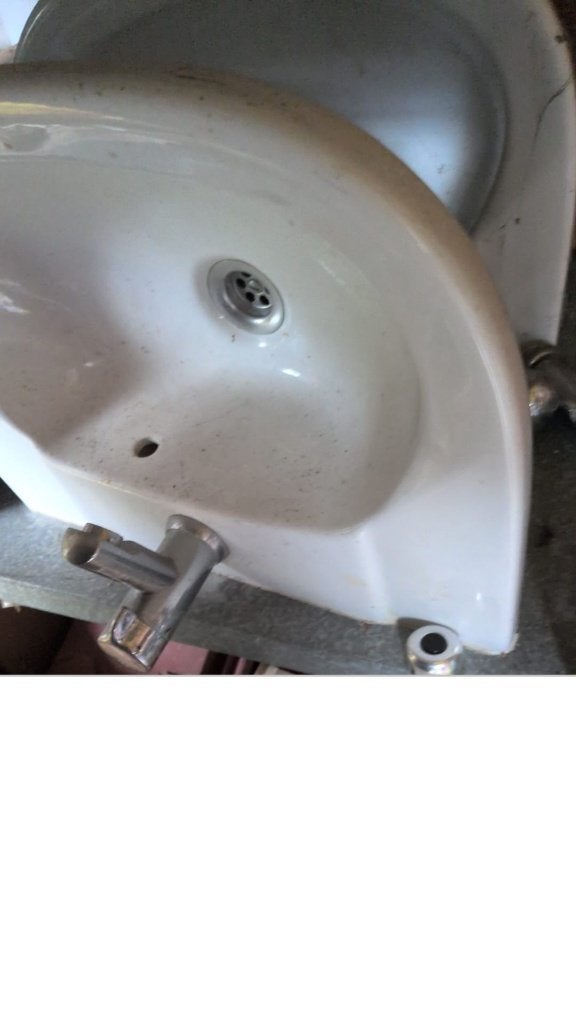 GRATIS: 2 oude kleine lavabo's / wastafeltjes met kraan, Ophalen, Gebruikt, Kraan