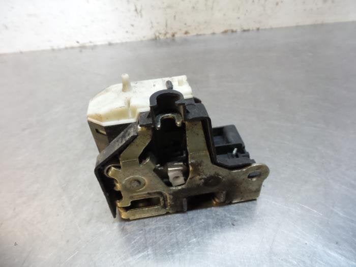 Serrure portière mécanique 2portes gauche d'un Renault Cli, Renault, -, 3 mois de garantie, Utilisé