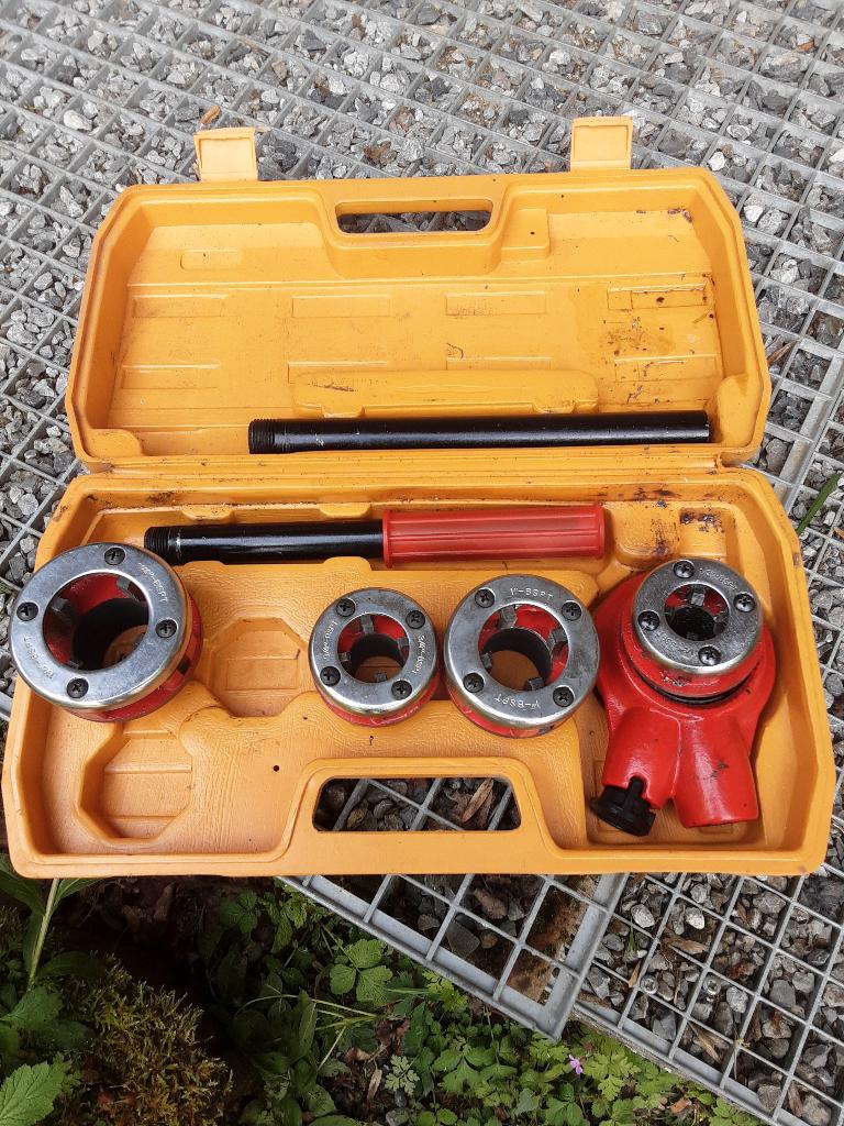 Pistolet pneumatique et filières er trépied, Bricolage & Construction, Outillage | Outillage à main, Enlèvement, Utilisé