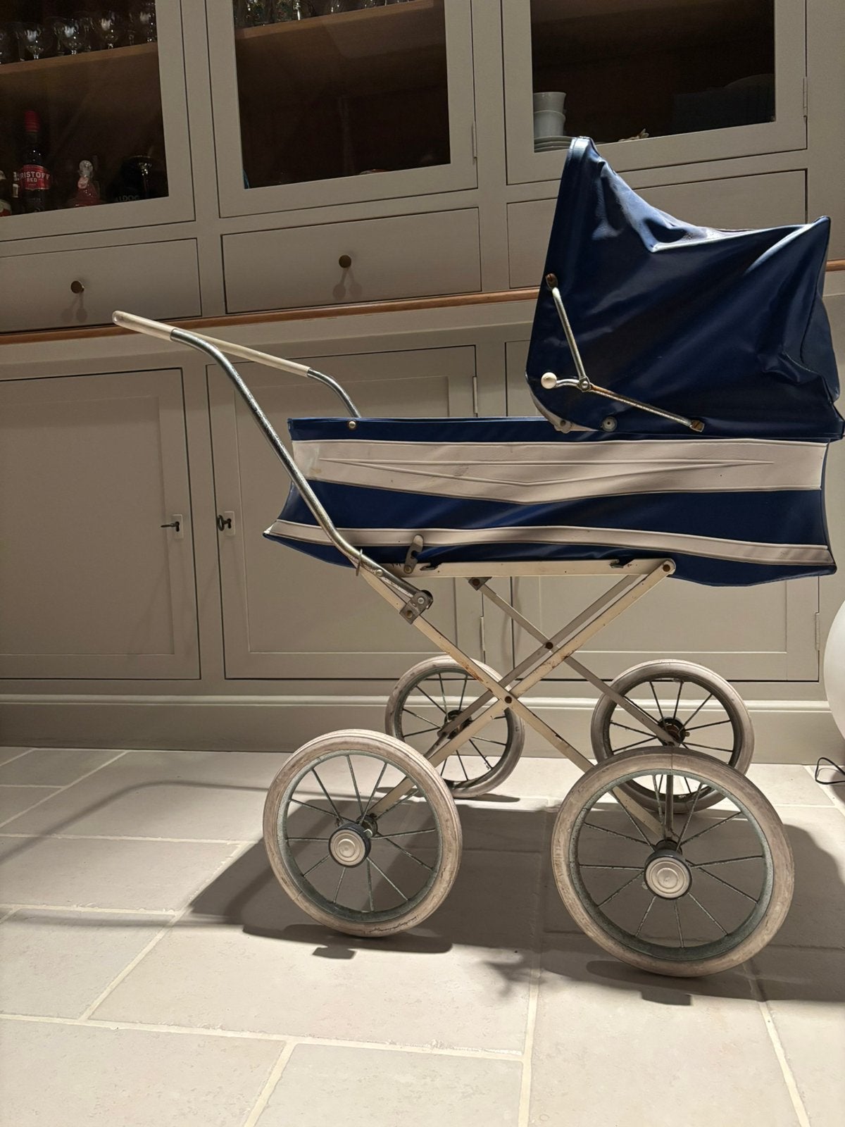 Poupée vintage, poussette, Enfants & Bébés, Enlèvement, Comme neuf