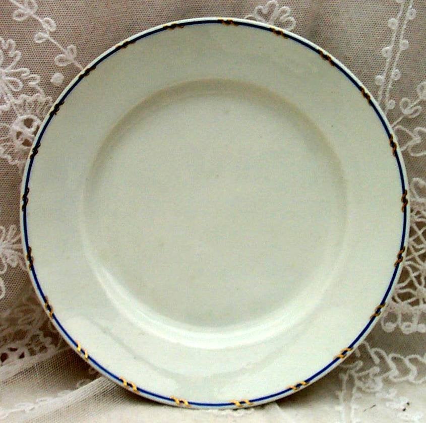 ASSIETTE PORCELAINE de TOURNAI "LIGNE BLEUE et OR"., Enlèvement