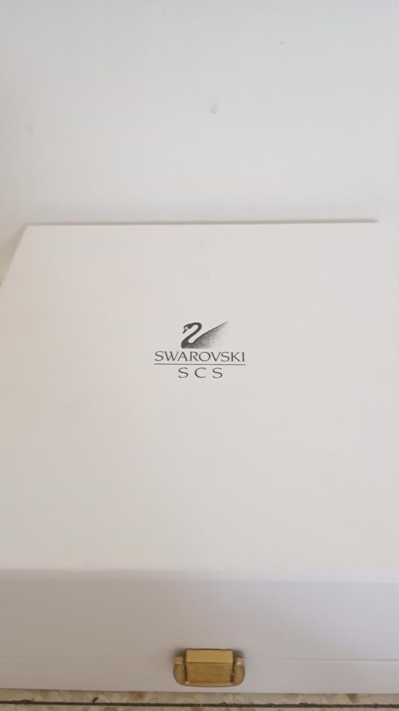 Swarovski, « Le fabuleux royaume des animaux » - Le Dragon, Enlèvement