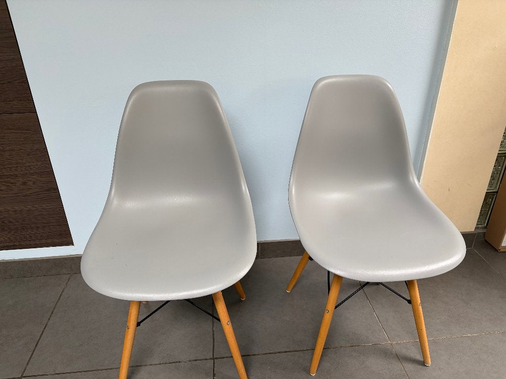 Twee tijdloze stoelen, Huis en Inrichting, Stoelen, Ophalen, Twee, Zo goed als nieuw, Grijs