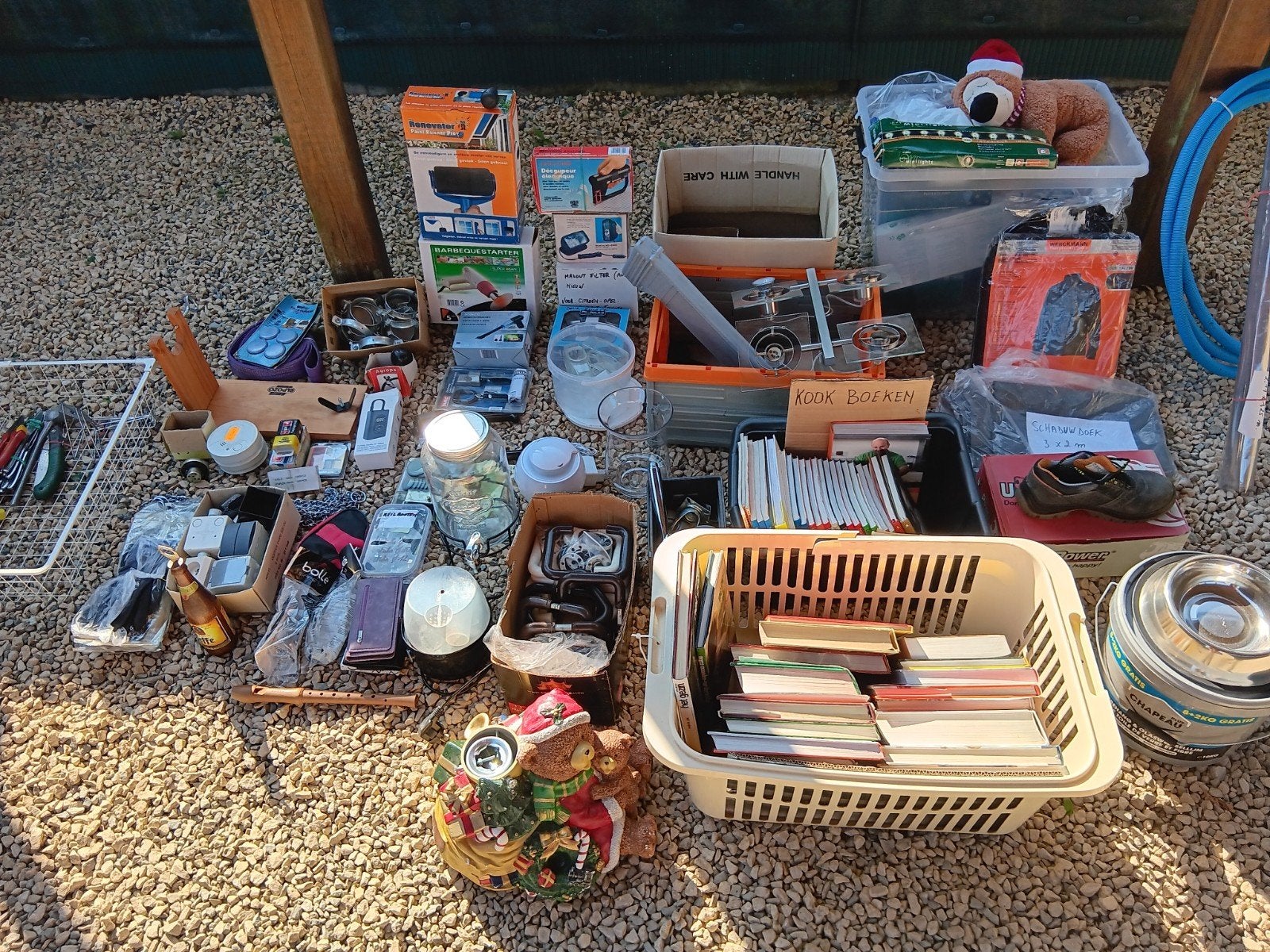lot de matériel de brocante.