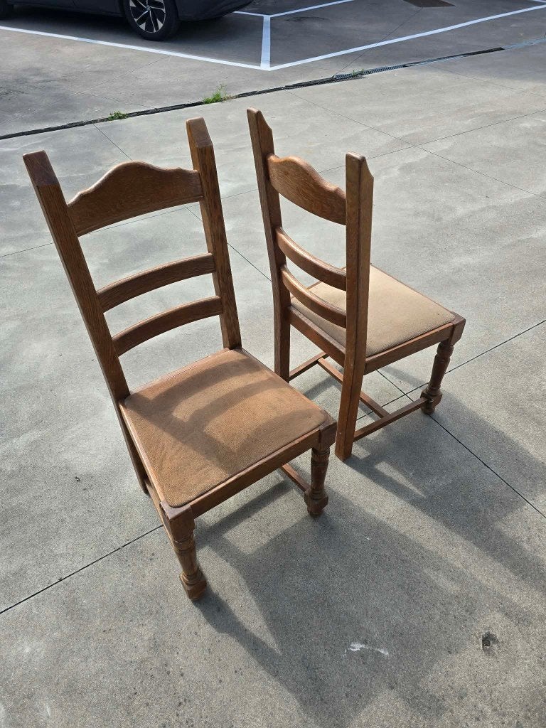 2 stolen gratis, Huis en Inrichting, Stoelen, Ophalen, Gebruikt, Twee, Bruin