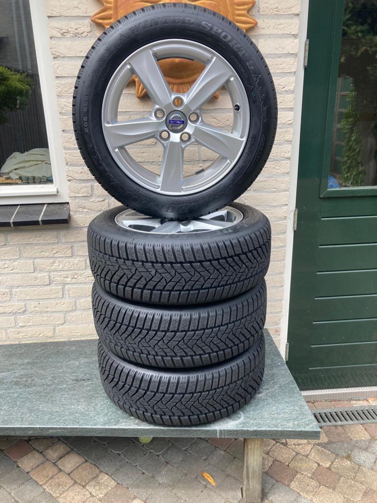 16 inch Volvo Matres velgen 205 55 R16 Dunlop winterbanden, Auto-onderdelen, Banden en Velgen, Banden en Velgen, Winterbanden