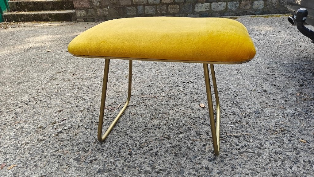 Vintage voetenbankje / poef met goudkleurige metalen poten, Huis en Inrichting, Ophalen, Minder dan 50 cm, Retro, mid-century of modern