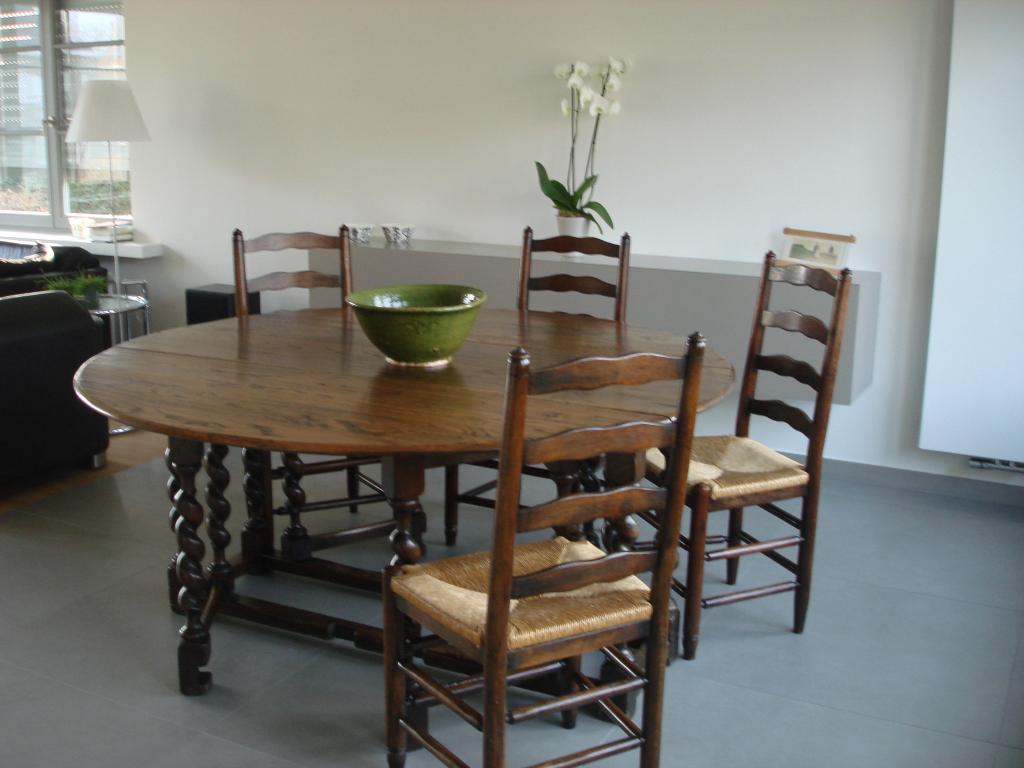 Eiken kast, tafel en stoelen, Ophalen