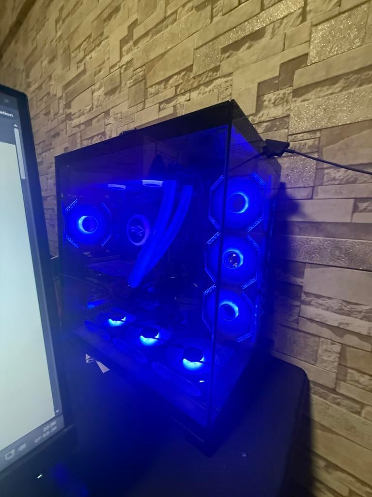 PC GAMER - Négociable, Ophalen, Zo goed als nieuw