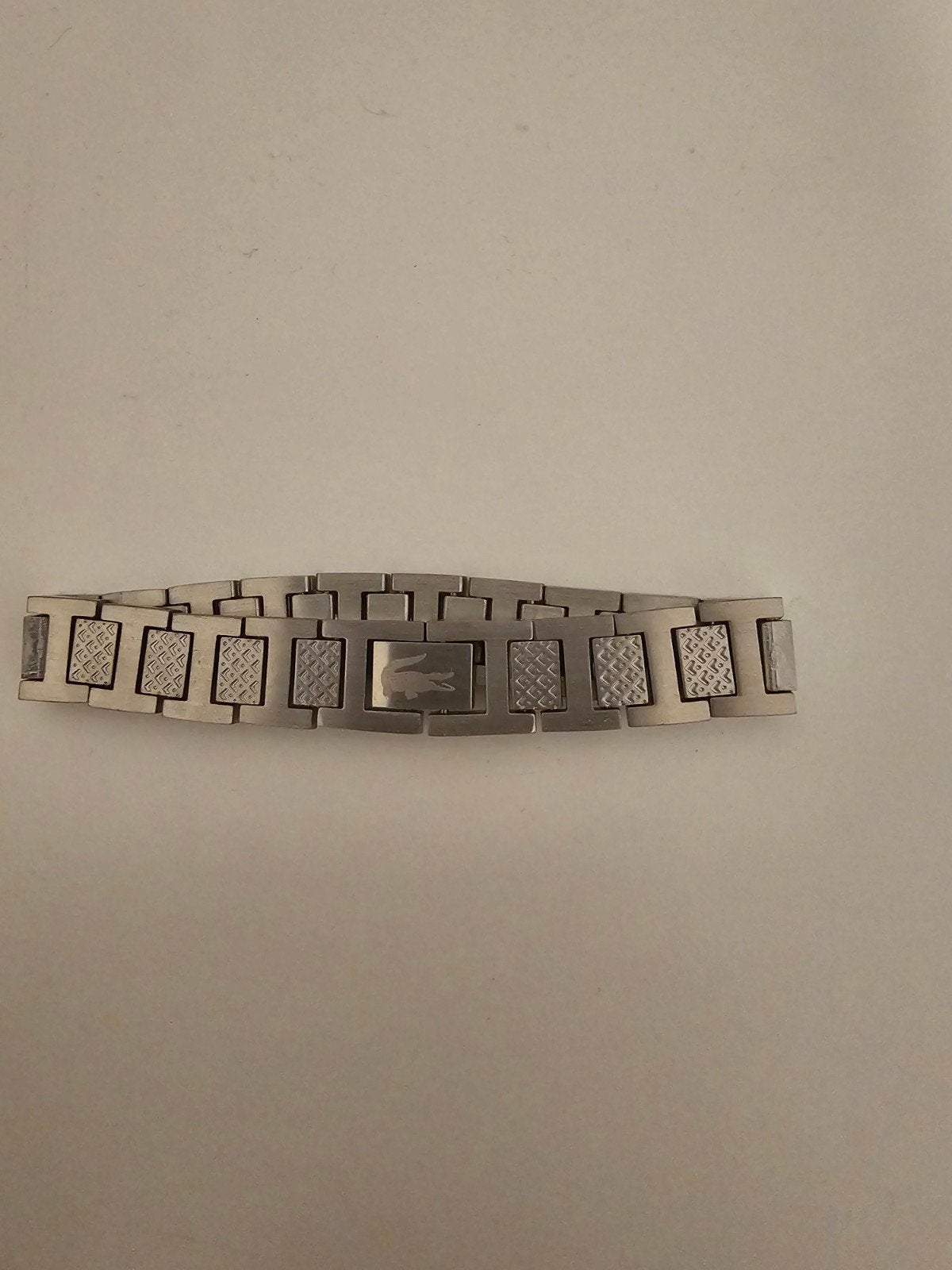 Lacoste armband van staal, Bijoux, Sacs & Beauté, Bracelets, Enlèvement ou Envoi, Neuf, Gris, Acier