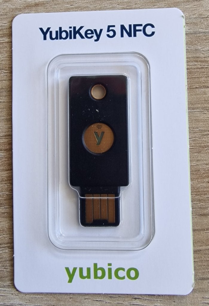 YubiKey 5 NFC USB Type A - nieuwste versie - NIEUW (2 stuks), Computers en Software, Antivirus- en Beveiligingssoftware, Ophalen of Verzenden