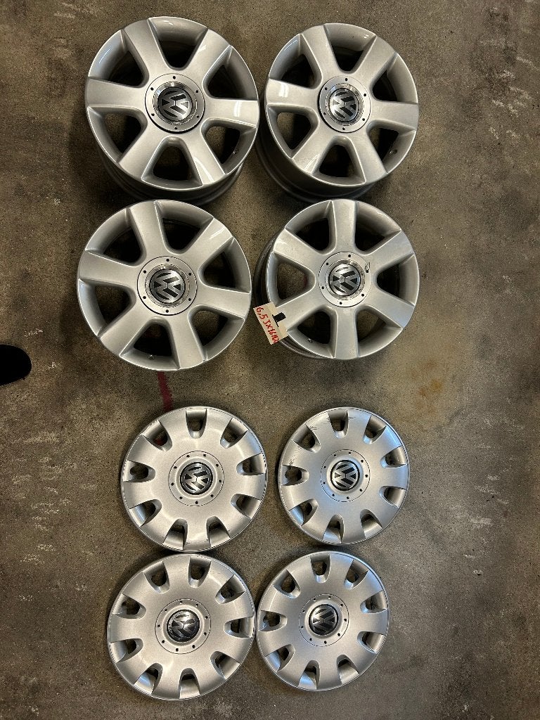 Jantes + enjoliveurs Volkswagen, Autos : Pièces & Accessoires, Pneus & Jantes, 4 Saisons, 16 pouces, Enlèvement, Utilisé