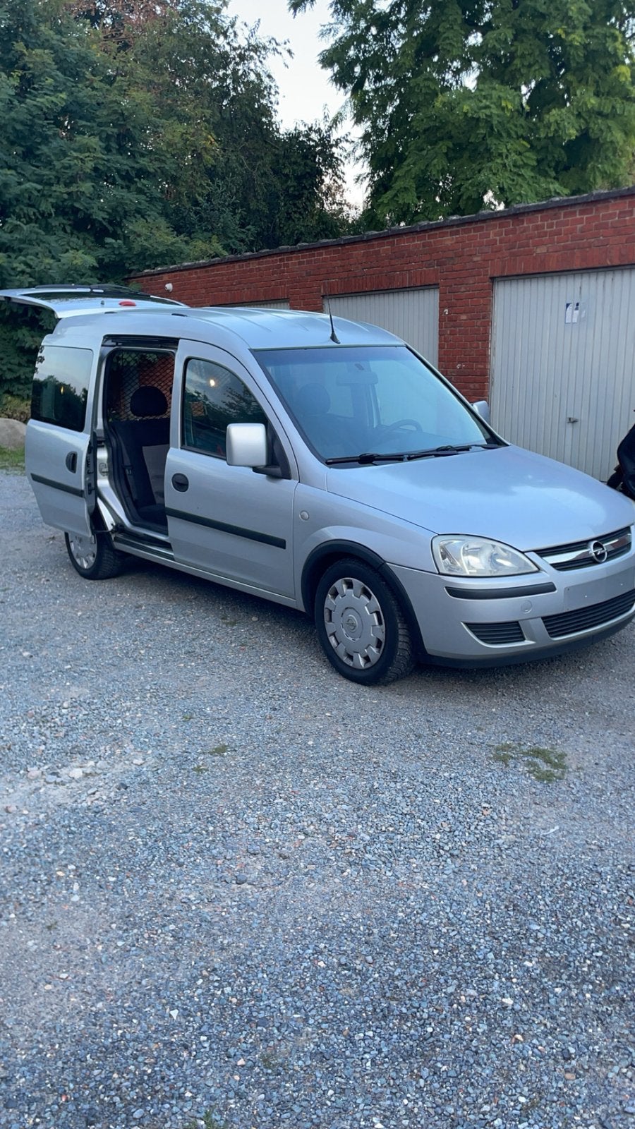 Opel Combo 17TDCI. 0485/440919, Argent ou Gris, Achat, Entreprise, Boîte manuelle