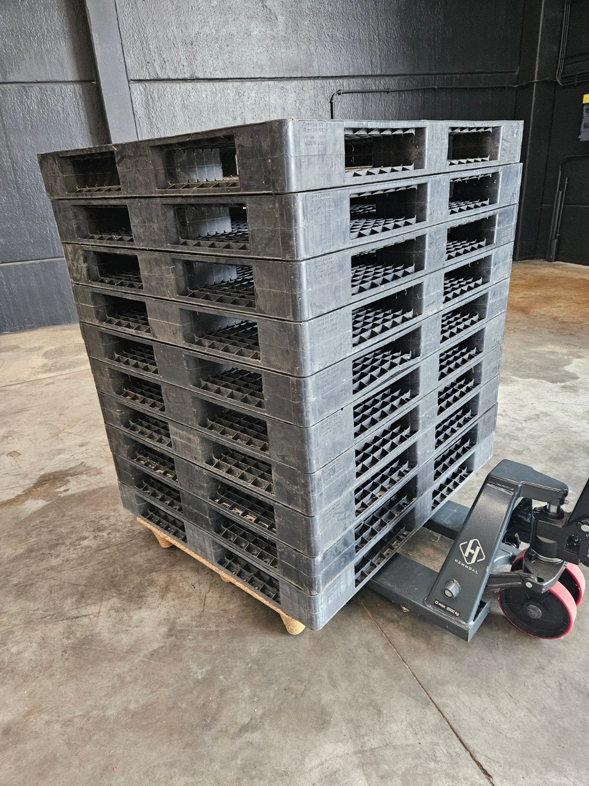Stevige kunststof pallet, Ophalen