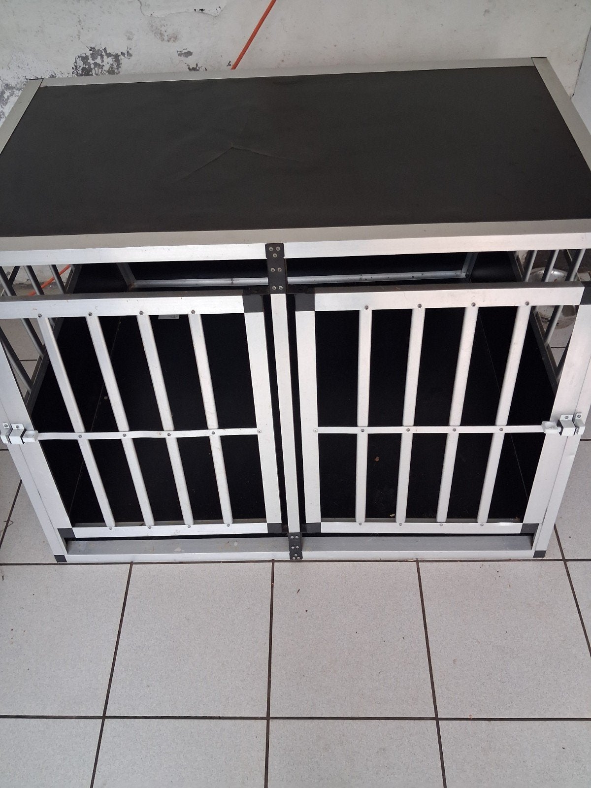 honden bench, Ophalen, Zo goed als nieuw