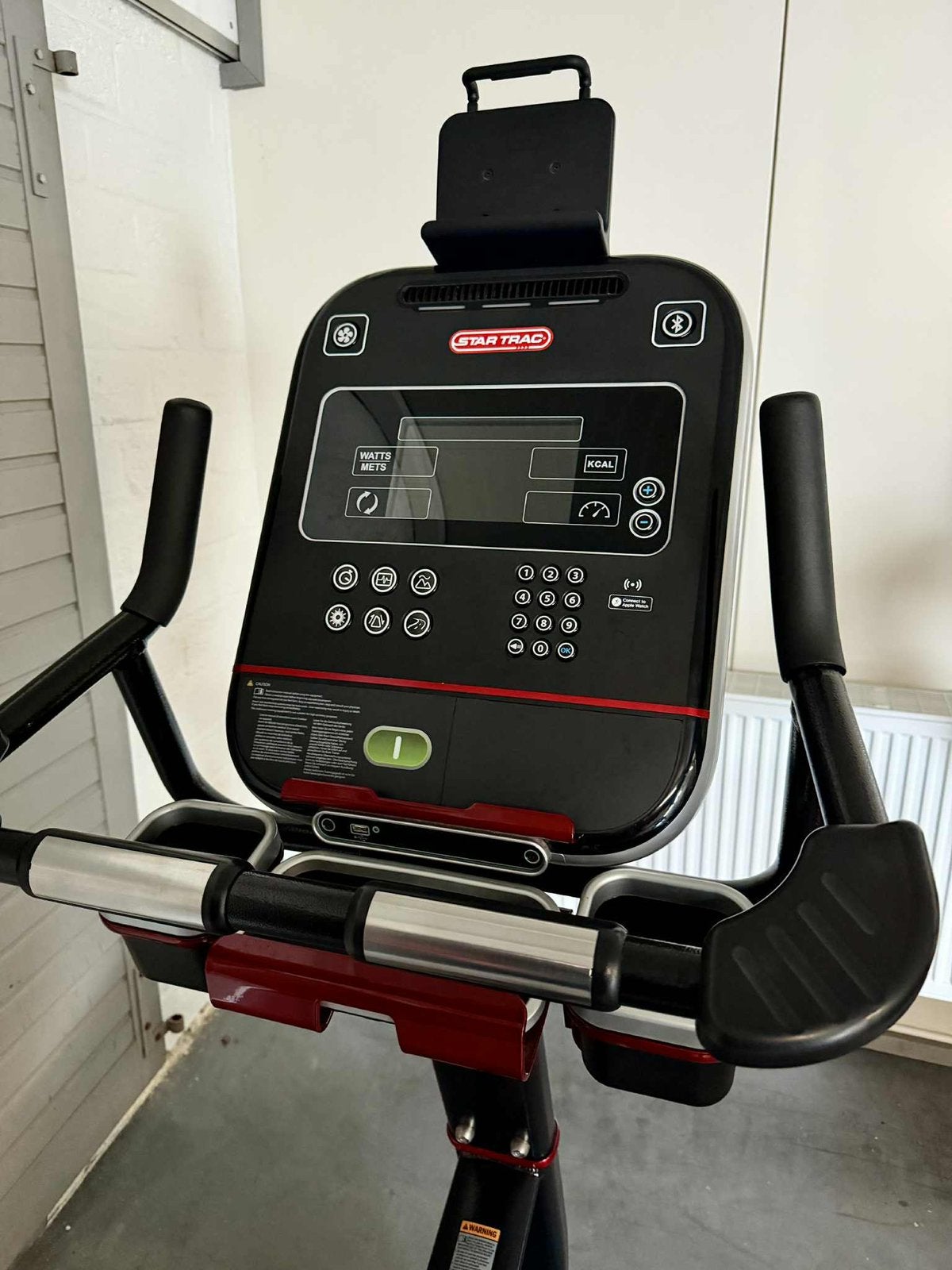 STAR TRAC TRX UPRIGHT BIKE OOK TECHNOGYN LIFE FITNESS, Sports & Fitness, Équipement de fitness, Comme neuf, Jambes, Enlèvement ou Envoi