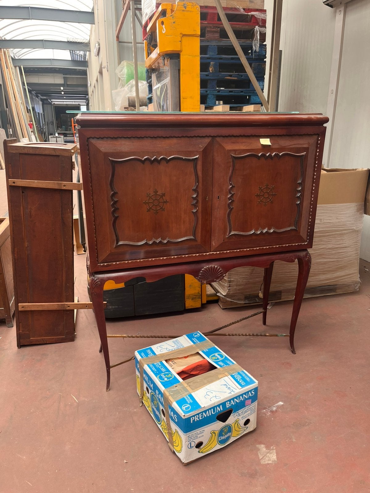 Meubles anciens des années 50, Enlèvement