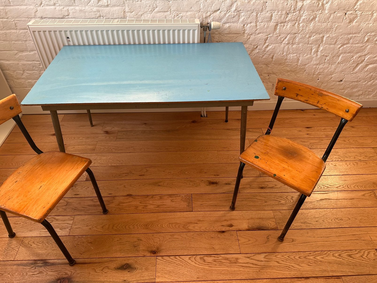 Retro tubax kindertafel (metalen onderstel +2stoelen, Ophalen, Gebruikt, 100 tot 150 cm, 50 tot 100 cm