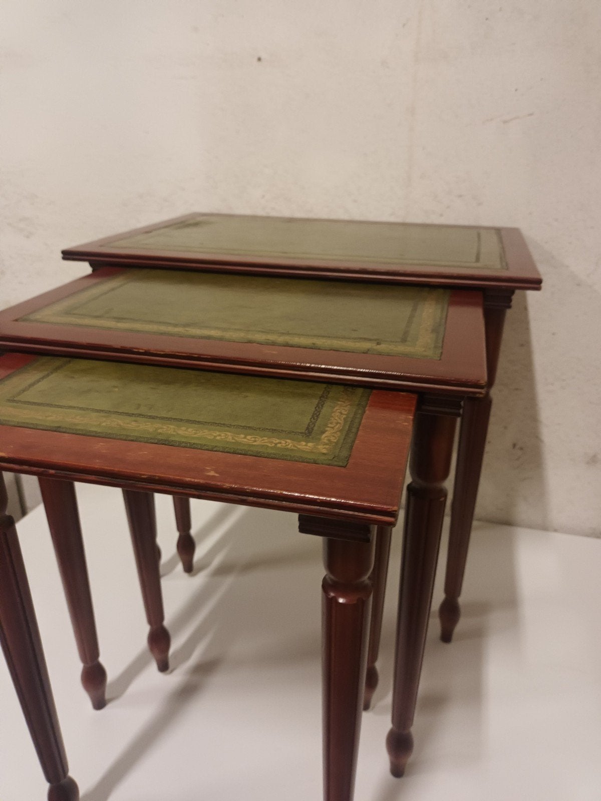 Klassieke Engelse mimiset / nesttafels (3 stuks) – Mahonie, Antiquités & Art, Antiquités | Meubles | Tables, Enlèvement ou Envoi