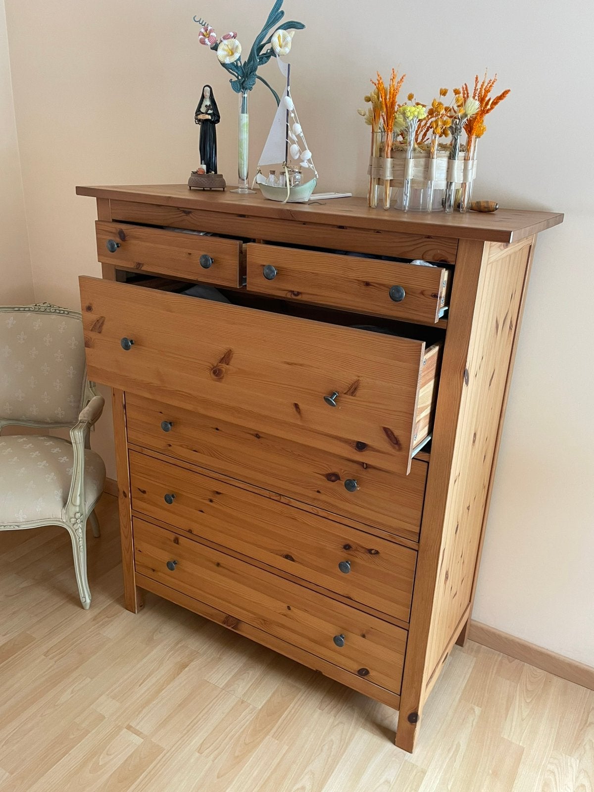 Buffet en bois - 7 tiroirs, Maison & Meubles, Armoires | Commodes, Enlèvement, Comme neuf