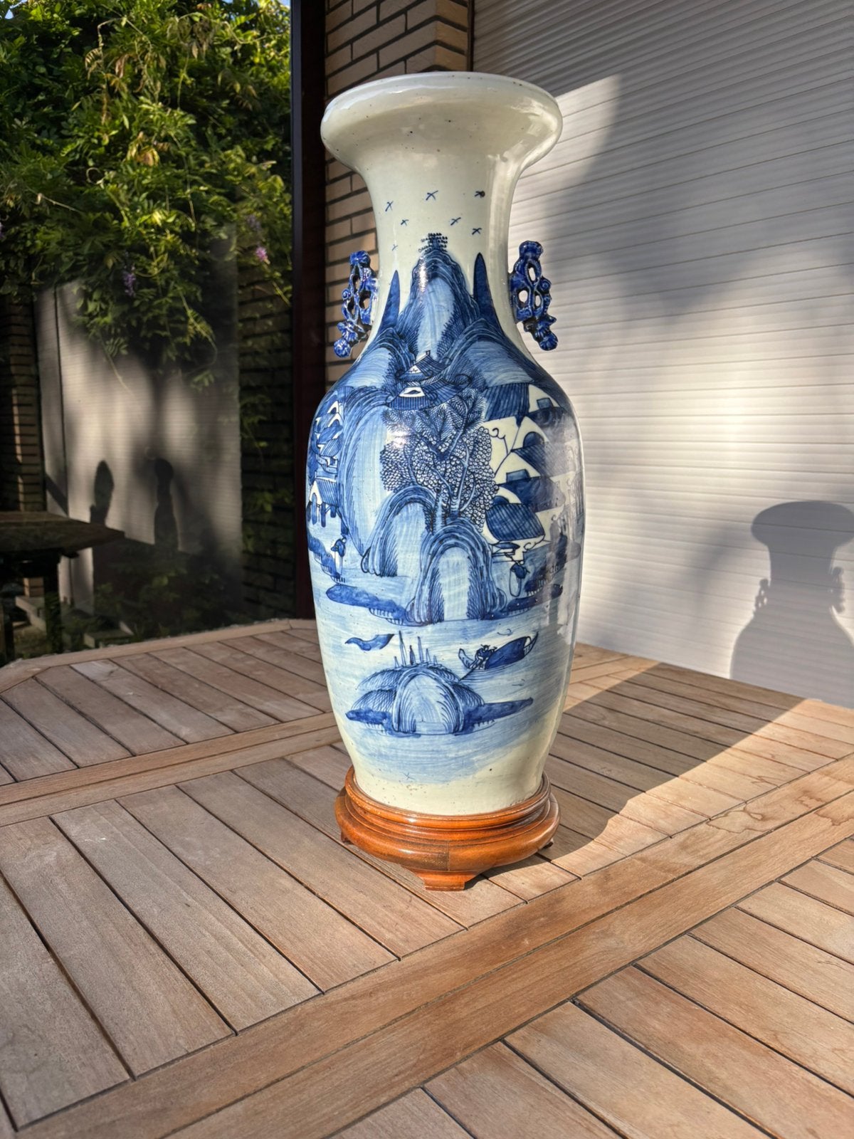 Chinese blauw-wit porseleinen kraagvaas, Ophalen