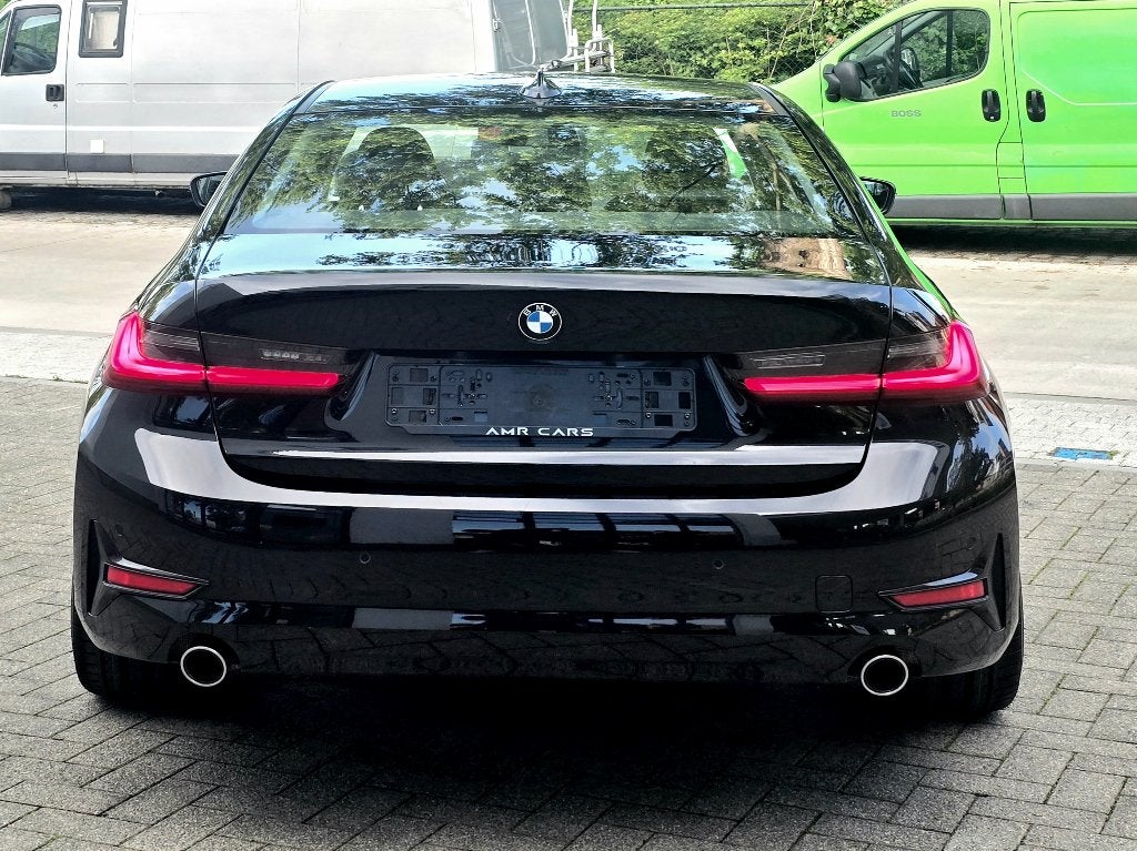316DA 2.0 - Sportseats-Virtual-LED-Parkeerh-LaneAss-Carplay, Auto's, 4 deurs, 1995 cc, Lichtsensor, Zwart
