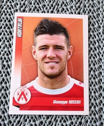 Panini Football 2011 KV Kortrijk / Giuseppe Rossini, Verzamelen, Sportartikelen en Voetbal, Verzenden, Nieuw, Poster, Plaatje of Sticker