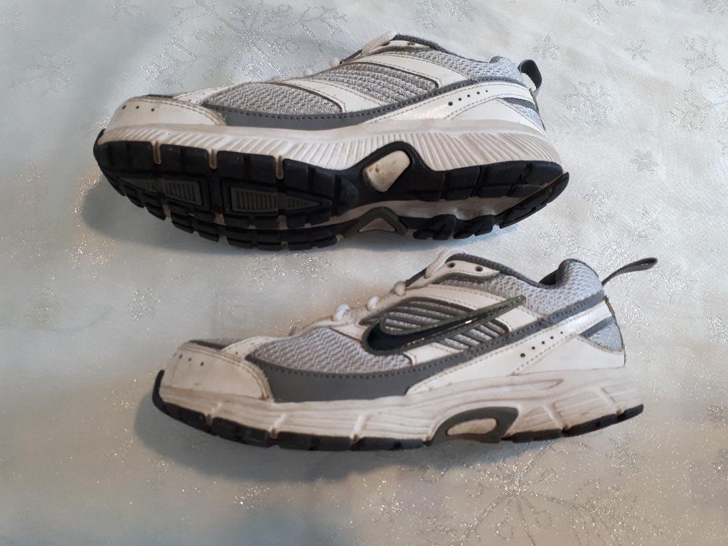 Basket Nike Blanc Gris Noir taille 33.5, Enlèvement ou Envoi, Utilisé, Chaussures