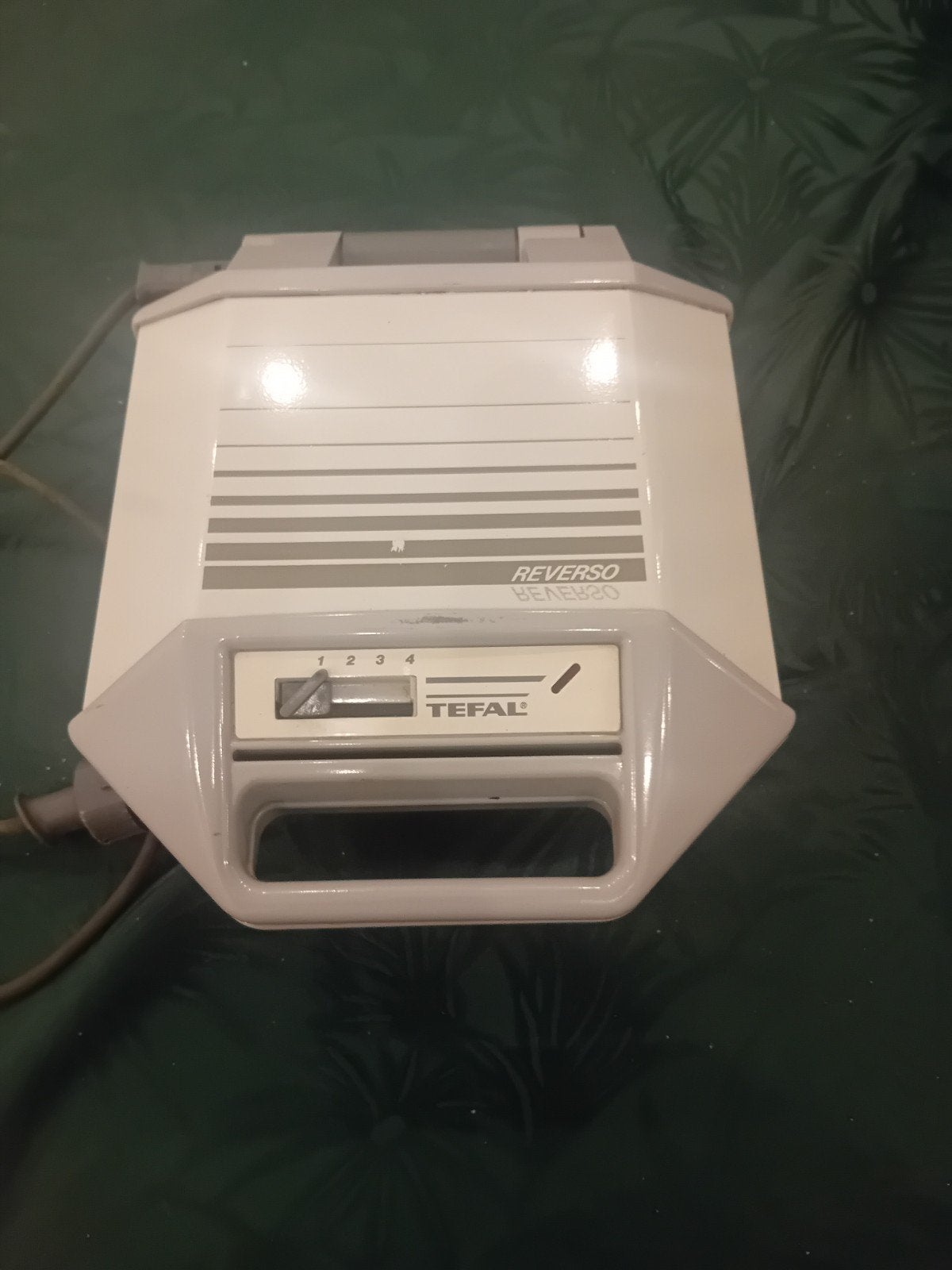 Onberispelijk wafelijzer van het model Tefal Reverso, Elektronische apparatuur