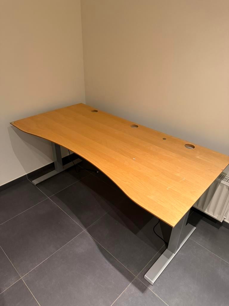 Elektrische zit/sta bureau 180cm x 90cm, Ophalen, Elektrisch, Gebruikt, Hout