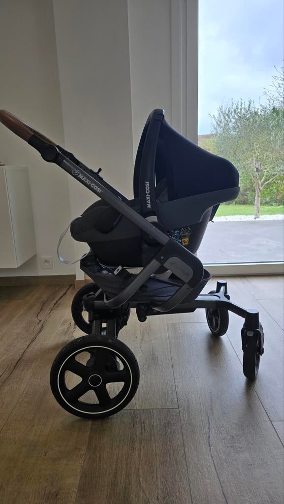 Poussette Maxi Cosi Nova 4 tout terrain + base isofix, Avec siège auto, Enlèvement, Utilisé, Poussette