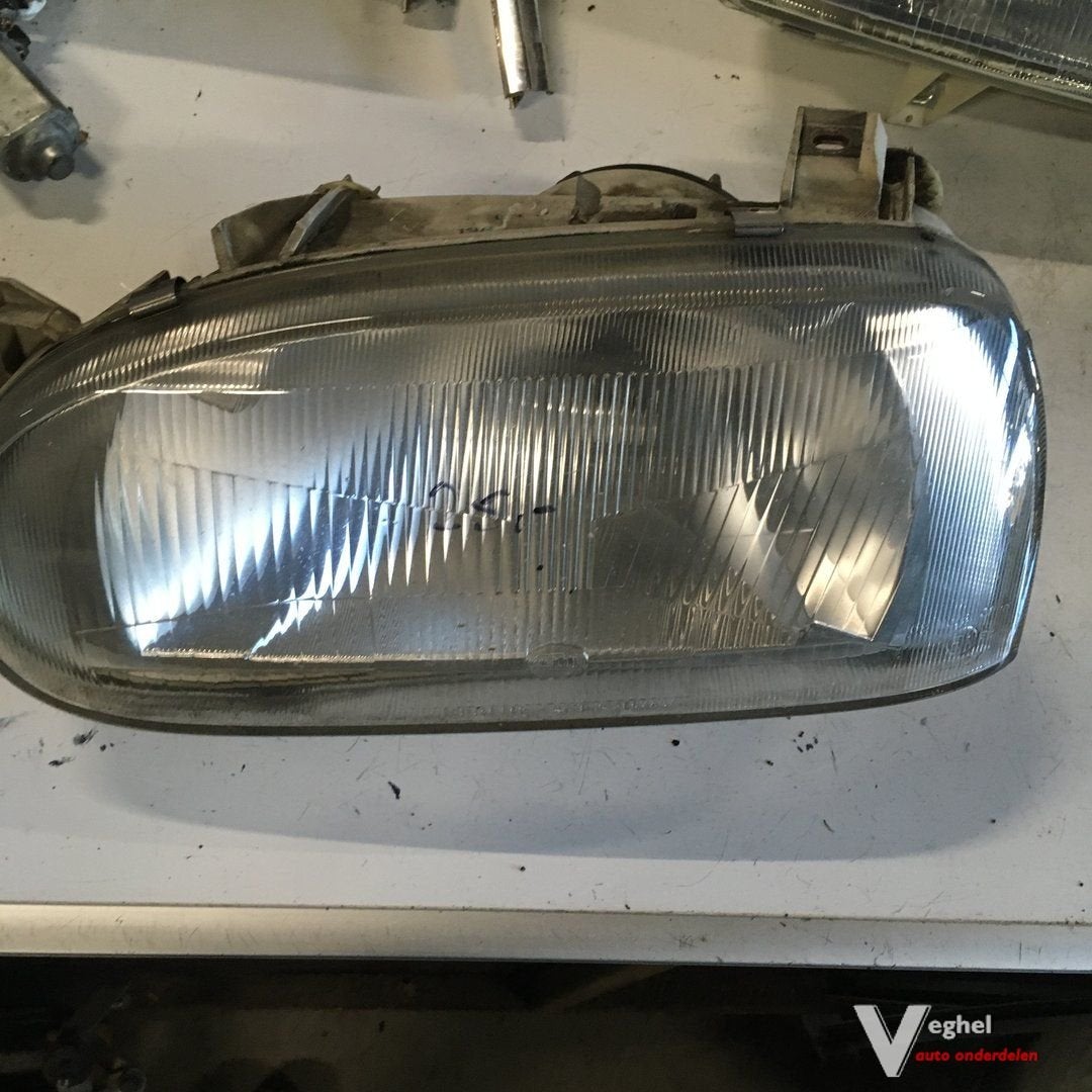 Vw Golf 3  1993 3 drs Koplamp Links of Rechts, Auto-onderdelen, Gebruikt, -, -, Ophalen of Verzenden