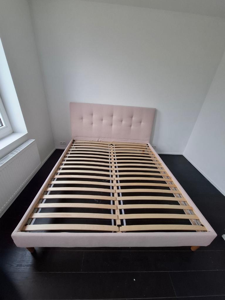 IKEA IDANÄS Gestoffeerd bed 180x200 bleekroze, Huis en Inrichting, Slaapkamer | Bedden, Ophalen, Verstelbaar, Klassiek, Tweepersoons