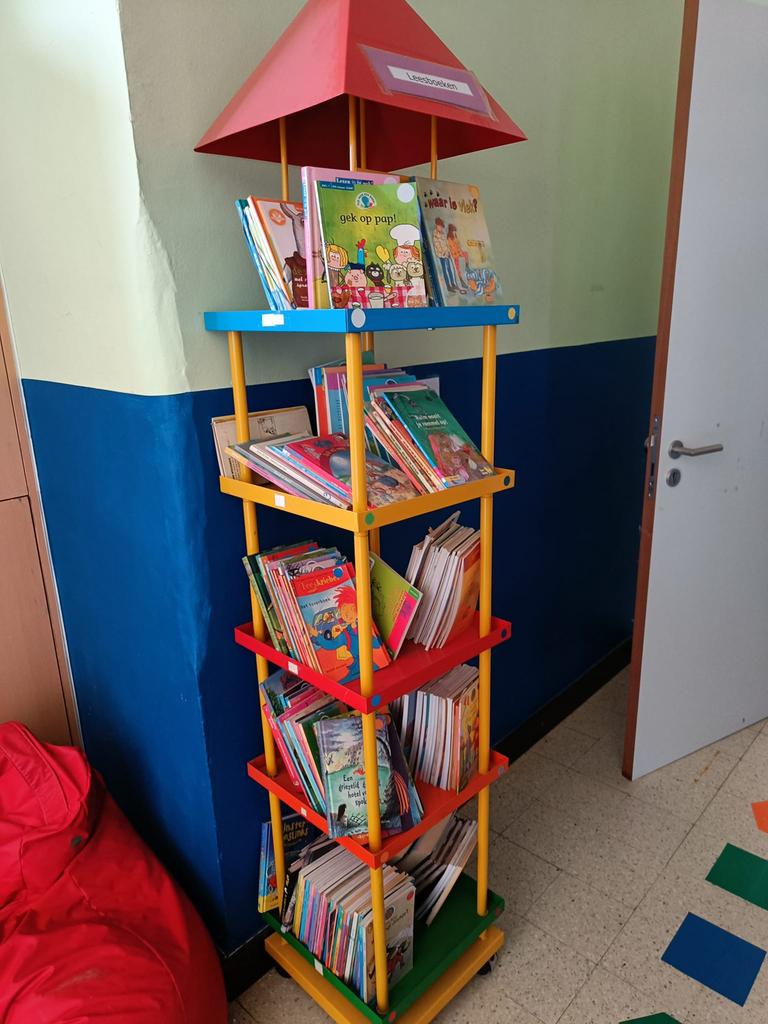 boekentoren, Huis en Inrichting, Ophalen, Zo goed als nieuw