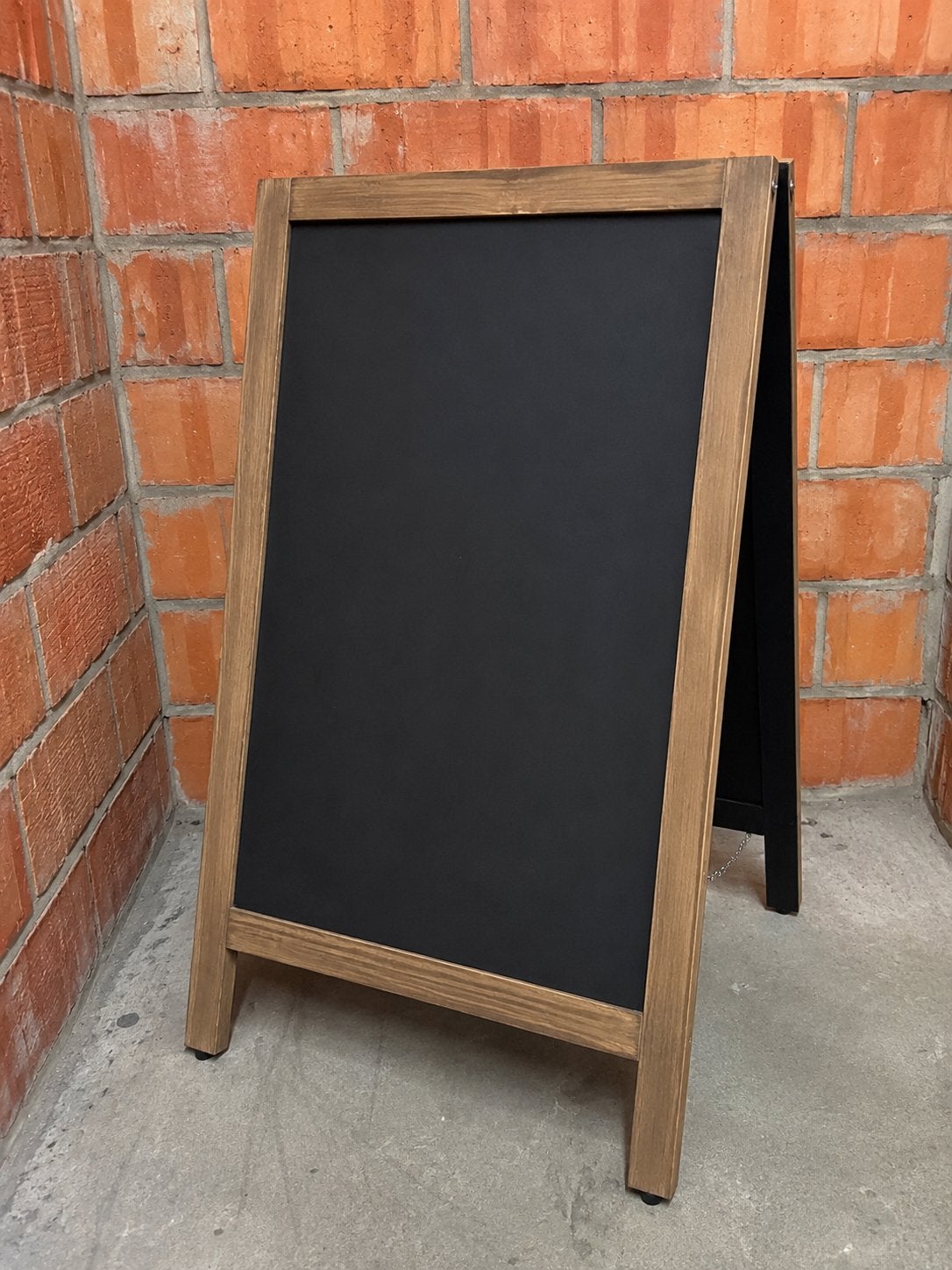 Dubbelzijdig stoepbord met houtlook frame + originele doos, Ophalen, Zo goed als nieuw