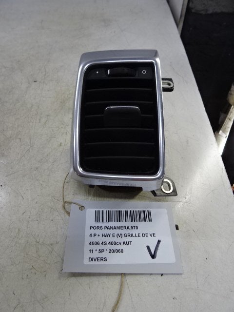 DIVERS DIVERS Porsche Panamera (970) (01-2009/12-2016), Porsche Deutschland GmbH, Porscheplatz 1
70435  Stuttgart, DE, Porsche