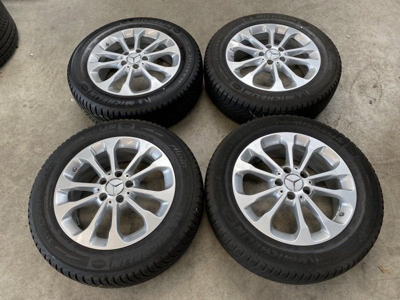 DIV 17 inch originele velgen + winterbanden Mercedes GLA, Auto-onderdelen, -, -, Banden en Velgen, 17 inch
