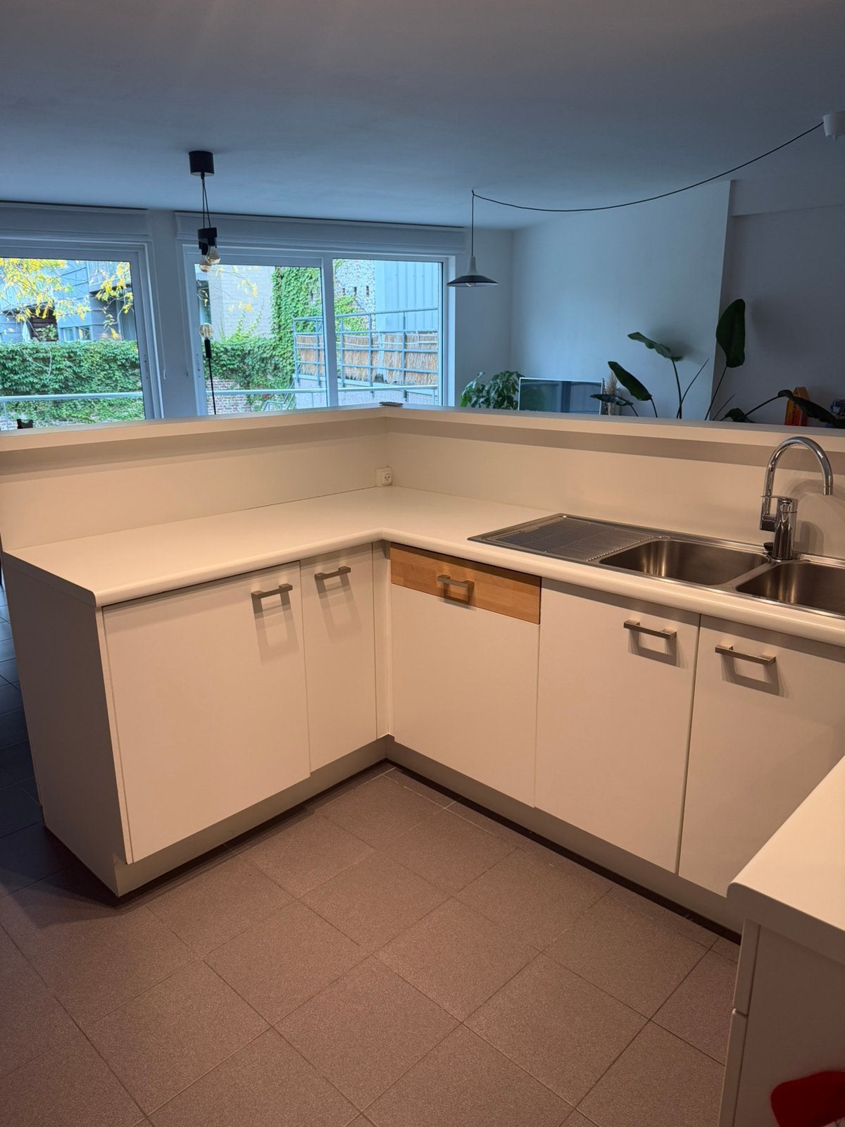 Keuken met toestellen, Ophalen, Gebruikt, Wit, Hoekkeuken
