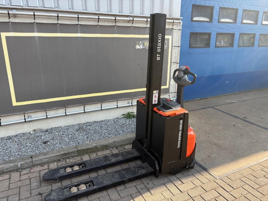 Gerbeur électrique VS-23130 BT SWE080L levage initial, Utilisé
