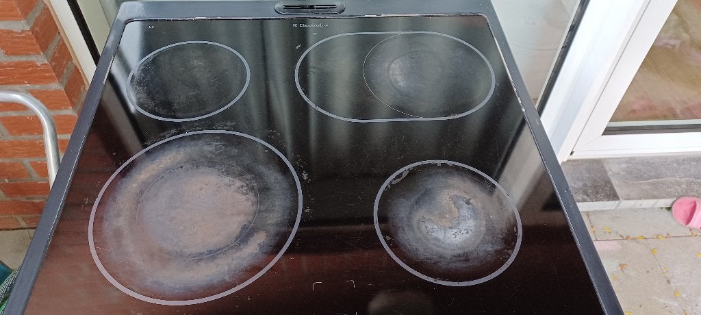 Cuisinière ELECTROLUX AVEC FOUR DÉFECTUEUX, Electroménager, 4 zones de cuisson, Enlèvement, Utilisé, Autoportant