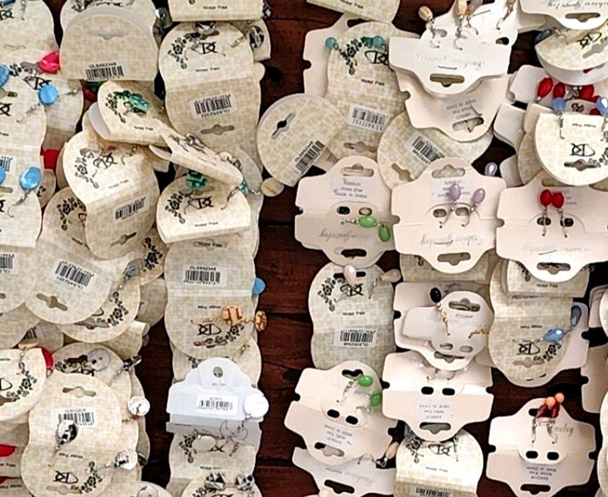 GROS LOT 200 PAIRES BOUCLES D'OREILLES NEUVES –, Enlèvement ou Envoi, Neuf, Autres matériaux, Pendantes