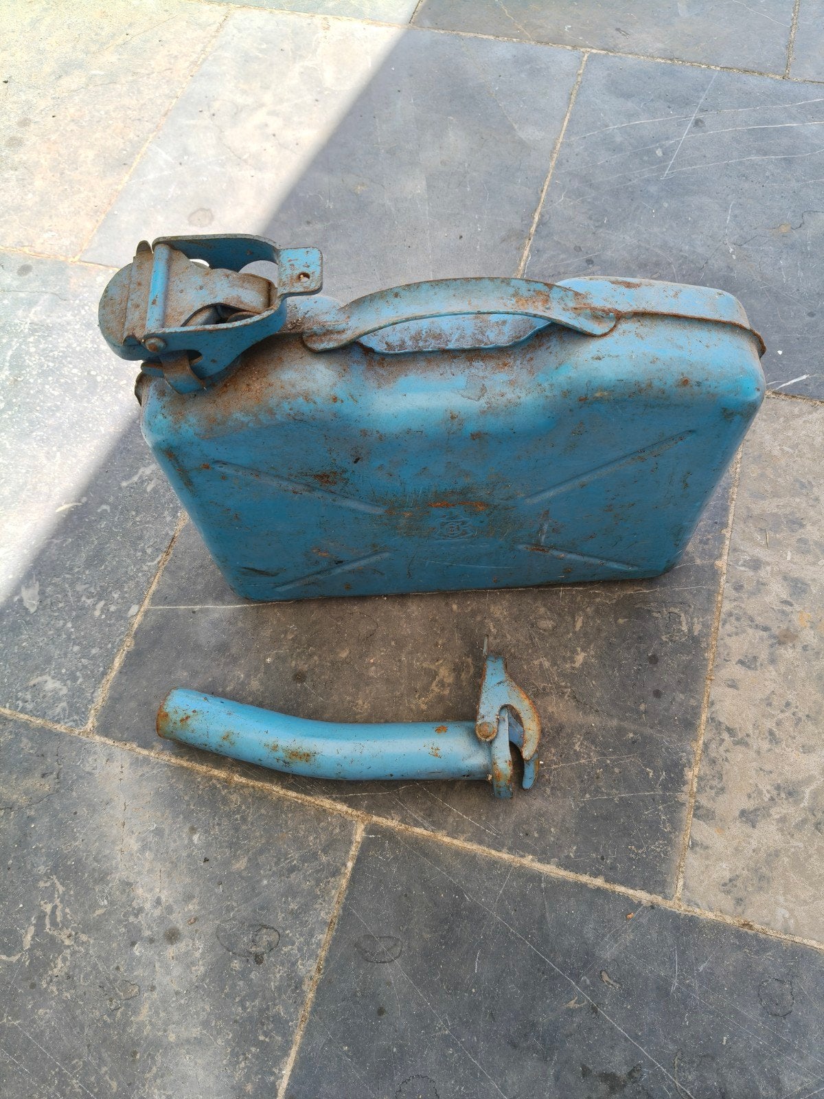 Jerrycan, Ophalen