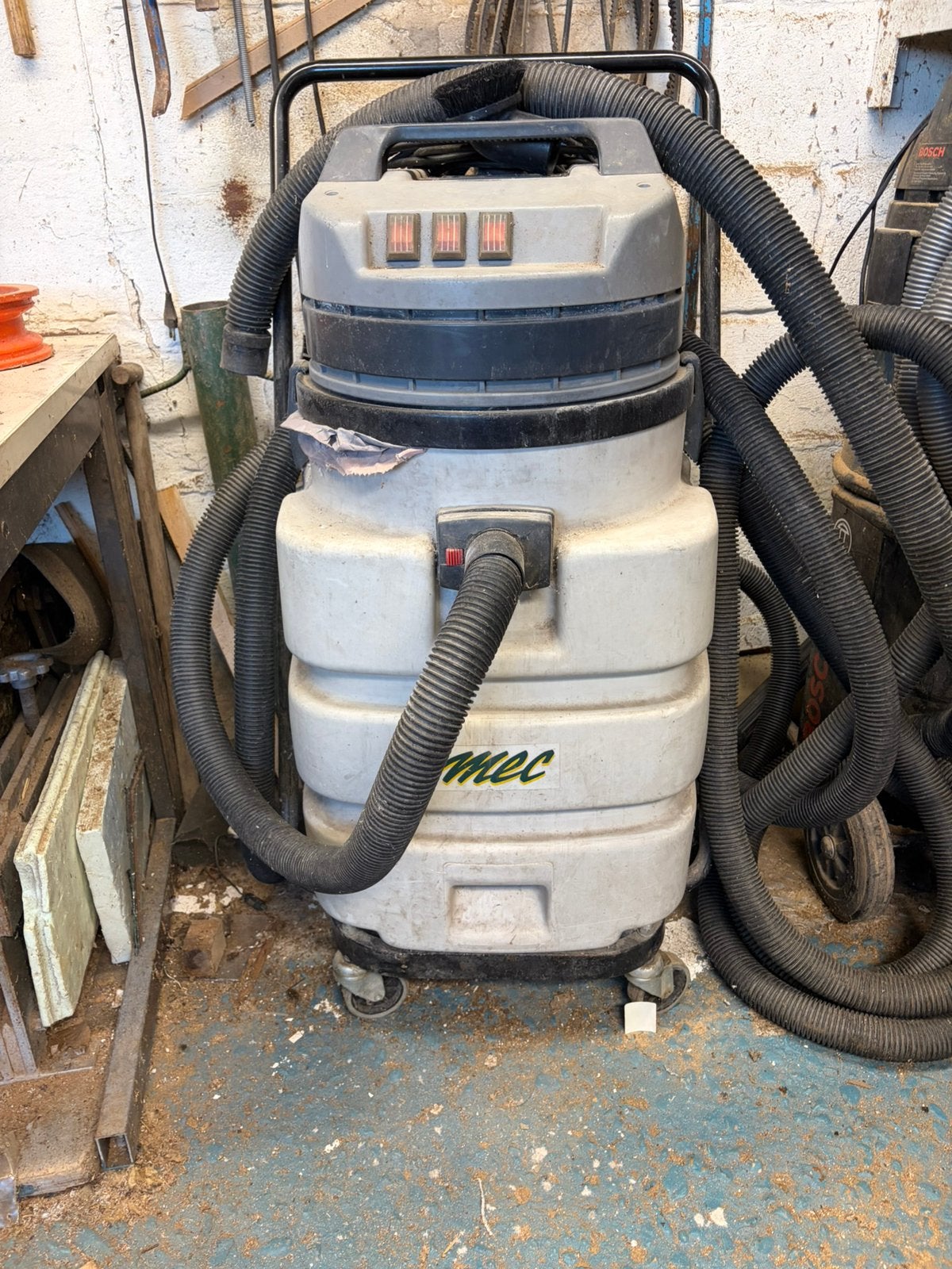 Aspirateur aspire l’eau ou crasse, Doe-het-zelf en Bouw, Ophalen, Gebruikt, Waterstofzuiger