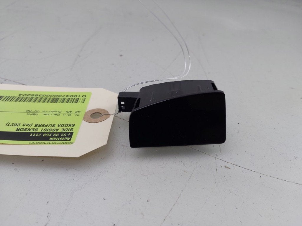 DIVERSEN Skoda Superb Combi (3V5) (|3V0949145|), Gebruikt, Info@skoda-auto.de, Skoda, Max-Planck-Straße  3-5
64331  Weiterstadt, DE